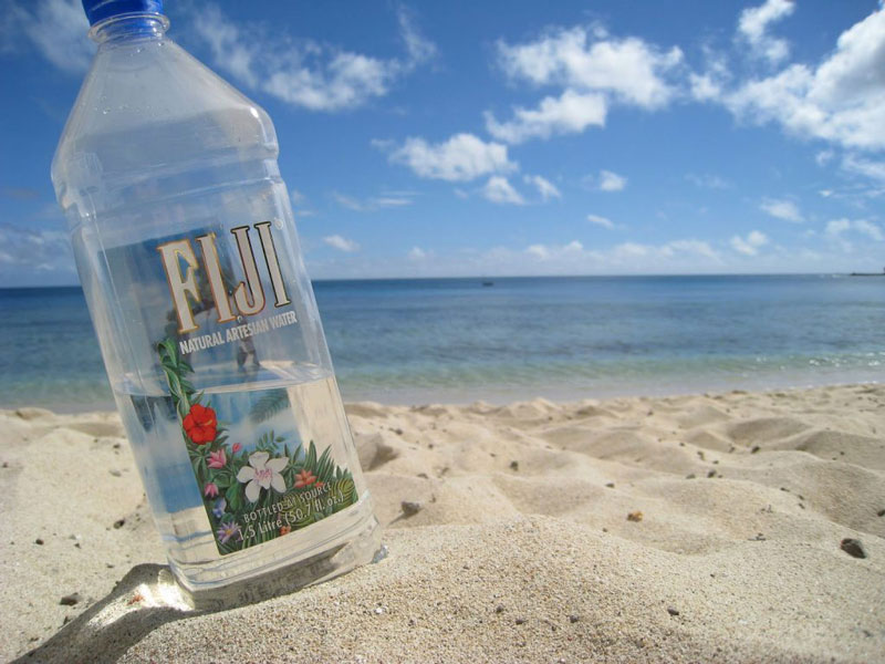 https://cleancoolwater.com/wp-content/uploads/2020/08/Fiji-water-bottle-on-sandy-beach-1024x768-1.jpg